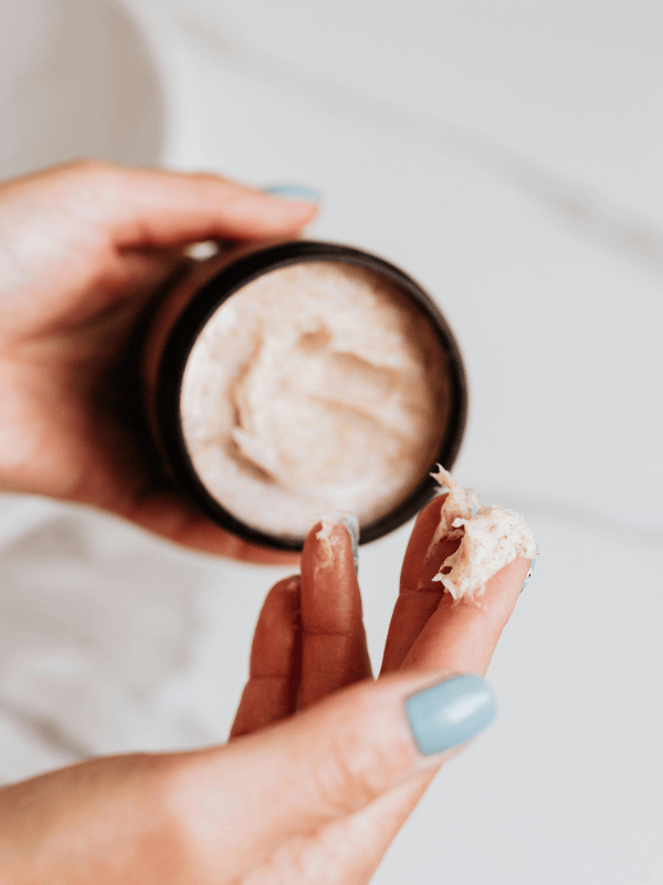 How Should Hand and Foot Care Be in Winter?